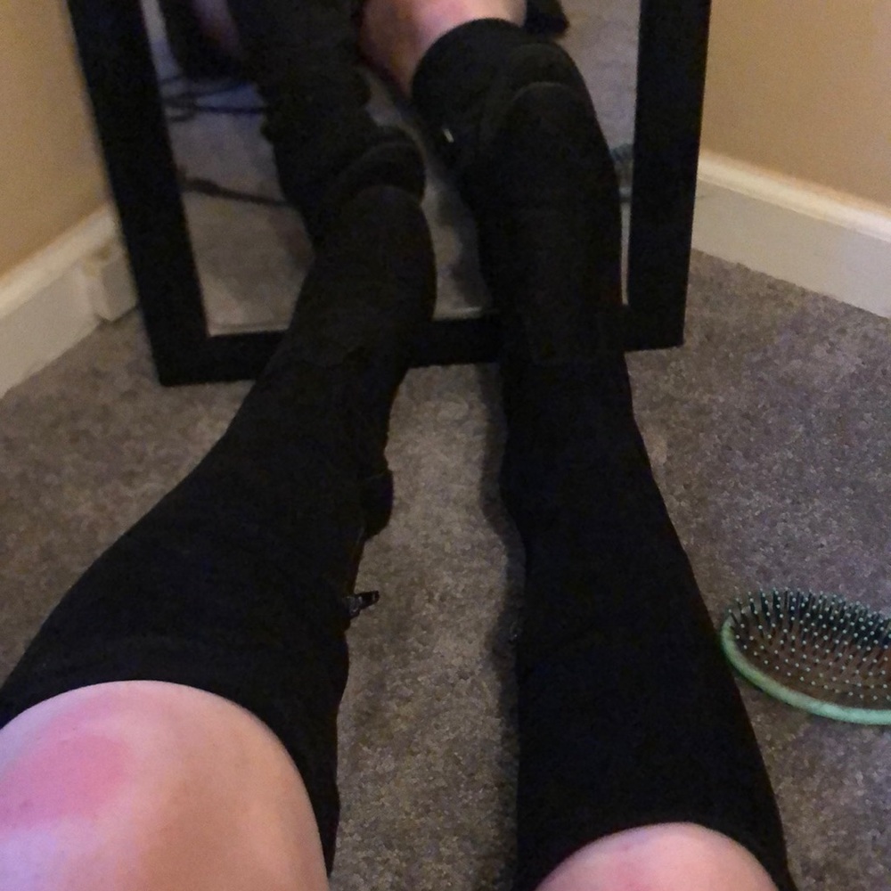 knee high black boots